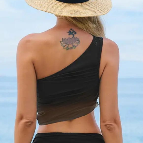 Cupshe Atlantis Asymmetrical Bikini Top Size Large - Picture 2 of 7